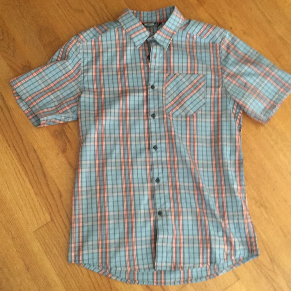 Men’s Arc’teryx Short Sleeve button down.